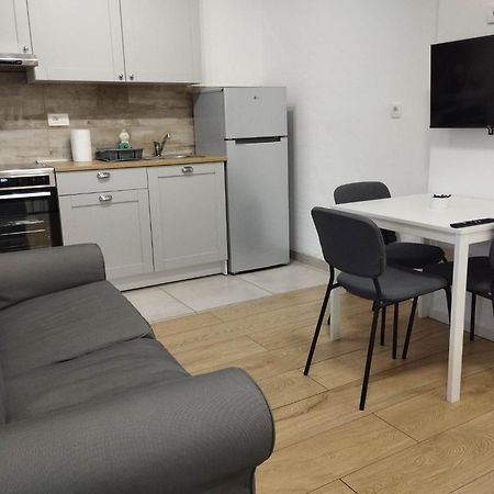 Lovely Flat, City Center With Free Parking วาราชดีน ภายนอก รูปภาพ