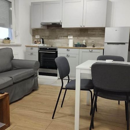 Lovely Flat, City Center With Free Parking วาราชดีน ภายนอก รูปภาพ